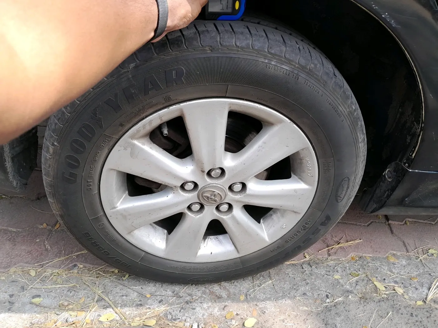 2009 Toyota Corolla Altis G PETROL, Petrol, Manual, 2,11,215 km, tyre