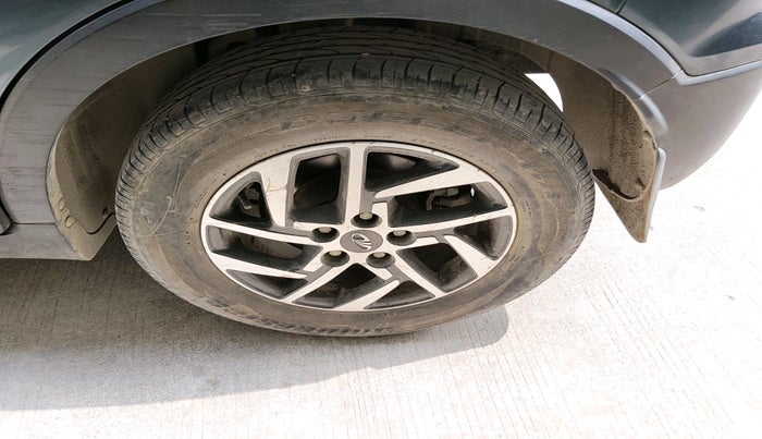 2022 Mahindra XUV300 W8 (O) 1.2 PETROL AMT, Petrol, Automatic, 35,134 km, tyre