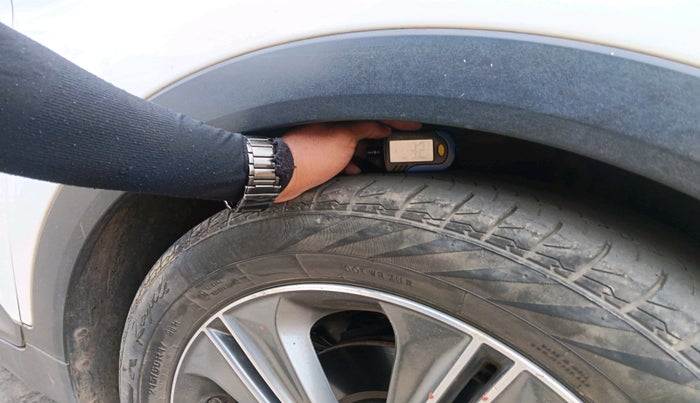 2015 Hyundai Creta SX 1.6 DIESEL, Diesel, Manual, 2,16,936 km, tyre