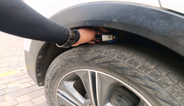 2015 Hyundai Creta SX 1.6 DIESEL, Diesel, Manual, 2,16,936 km, tyre