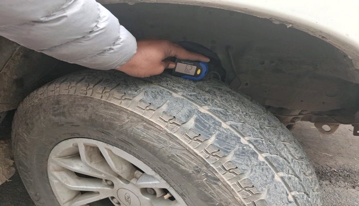 2014 Ford Endeavour 2.5L 4X2 MT, Diesel, Manual, 1,33,996 km, tyre