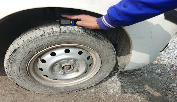 2011 Maruti Wagon R 1.0 LXI CNG, Petrol, Manual, 1,13,787 km, tyre