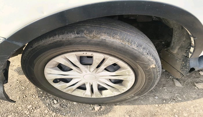 2015 Mahindra Xylo D4, Diesel, Manual, 2,20,956 km, tyre