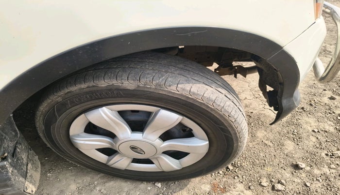 2015 Mahindra Xylo D4, Diesel, Manual, 2,20,956 km, tyre