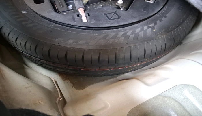 2016 Mahindra Kuv100 K4 6 STR, Petrol, Manual, 21,203 km, tyre