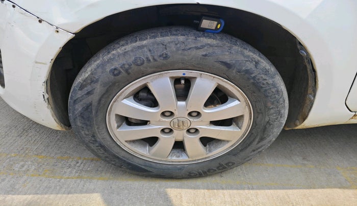 2014 Maruti Ritz ZXI, Petrol, Manual, 1,09,979 km, tyre
