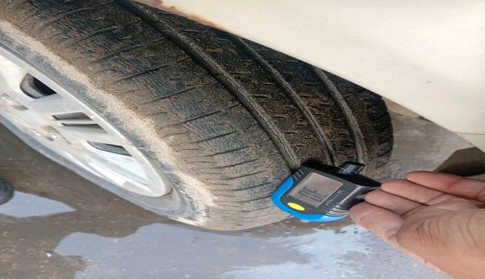 2012 Hyundai Santro Xing GLS, Petrol, Manual, 97,798 km, tyre