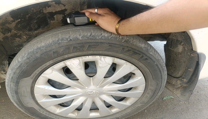 2011 Toyota Etios G, Petrol, Manual, 83,743 km, tyre