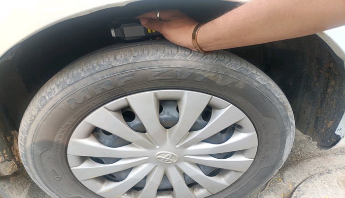 2011 Toyota Etios G, Petrol, Manual, 83,743 km, tyre