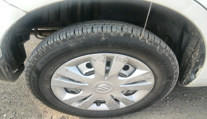 2017 Maruti Swift Dzire TOUR PETROL, CNG, Manual, 90,949 km, tyre