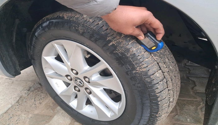 2018 Toyota Innova Crysta 2.4 VX 8 STR, Diesel, Manual, 1,33,896 km, tyre