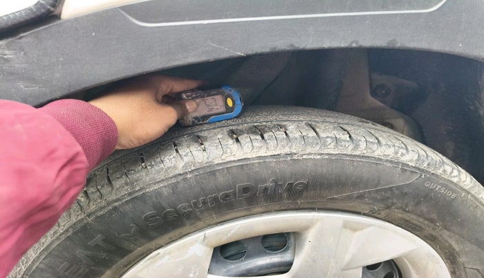 2022 Hyundai VENUE SX 1.2 PETROL, Petrol, Manual, 1,04,820 km, tyre