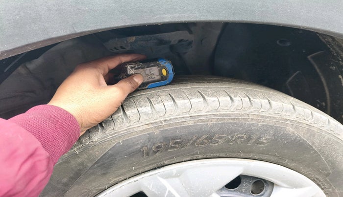 2022 Hyundai VENUE SX 1.2 PETROL, Petrol, Manual, 1,04,820 km, tyre