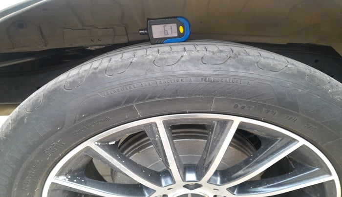 2019 Toyota Innova Crysta 2.8 GX AT 7 STR, Diesel, Automatic, 1,61,180 km, tyre