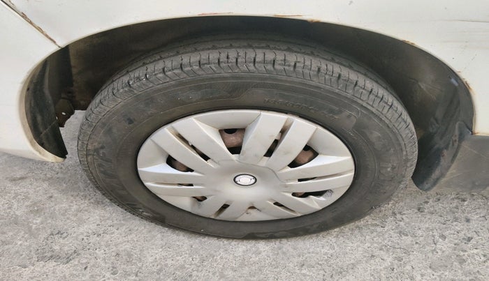 2014 Maruti Alto 800 LXI CNG, Petrol, Manual, 1,76,069 km, tyre