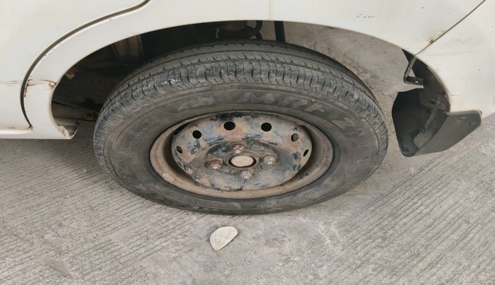 2014 Maruti Alto 800 LXI CNG, Petrol, Manual, 1,76,069 km, tyre