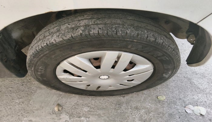 2014 Maruti Alto 800 LXI CNG, Petrol, Manual, 1,76,069 km, tyre