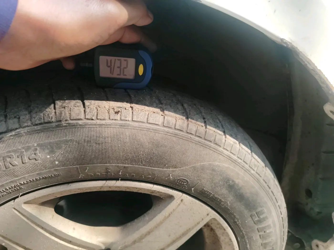 2011 Maruti Swift LXI, CNG, Manual, 83,796 km, tyre