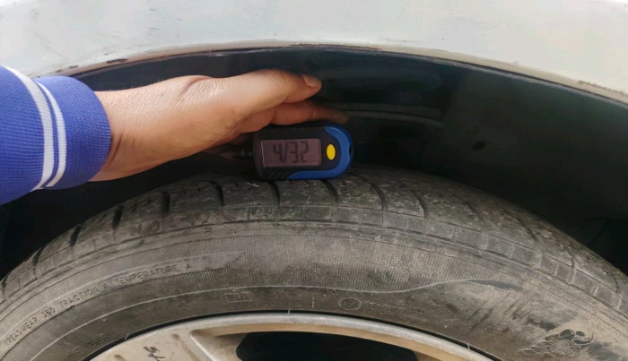 2011 Maruti Swift LXI, Petrol, Manual, 83,796 km, tyre