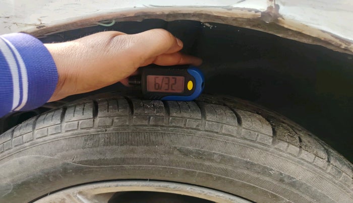 2011 Maruti Swift LXI, Petrol, Manual, 83,796 km, tyre