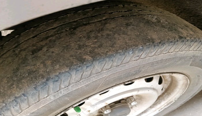 2012 Nissan Sunny XE, Petrol, Manual, 1,63,471 km, tyre