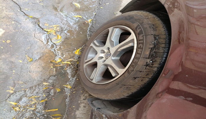 2015 Volvo XC 60 D5 SUMMUM, Diesel, Automatic, 1,20,719 km, tyre