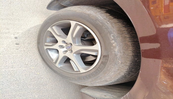 2015 Volvo XC 60 D5 SUMMUM, Diesel, Automatic, 1,20,719 km, tyre