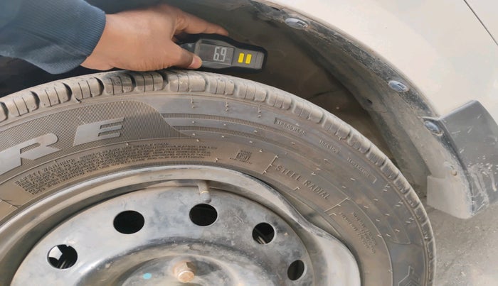 2011 Maruti Swift VXI, Petrol, Manual, 1,05,485 km, tyre