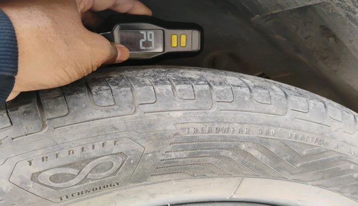 2011 Maruti Swift VXI, Petrol, Manual, 1,05,485 km, tyre