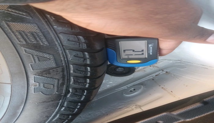 2018 Skoda Octavia L&K 1.8 TSI AT, Petrol, Automatic, 1,06,329 km, tyre