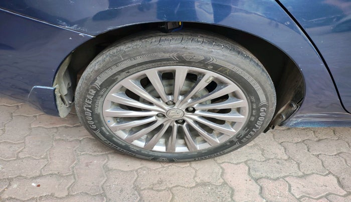 2017 Maruti Ciaz ALPHA  AT 1.4  PETROL, Petrol, Automatic, 1,68,955 km, tyre