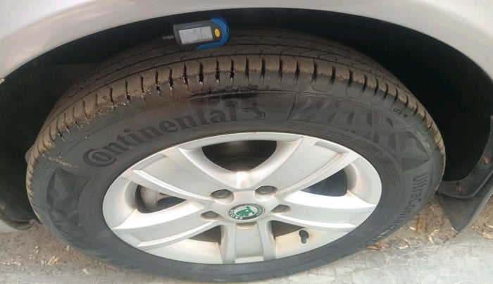 2011 Skoda Laura AMBIENTE 1.8 TSI, Petrol, Manual, 1,00,486 km, tyre