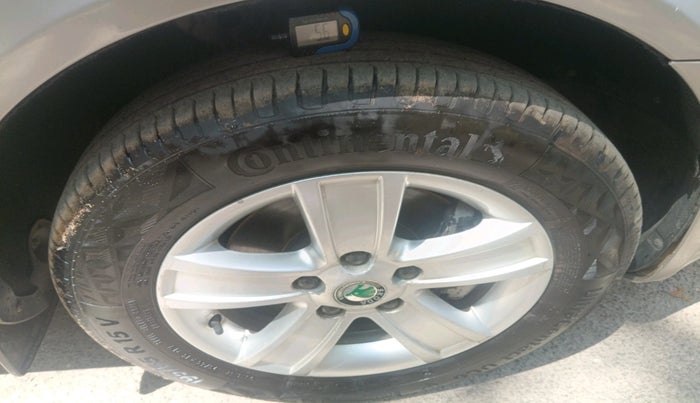 2011 Skoda Laura AMBIENTE 1.8 TSI, Petrol, Manual, 1,00,486 km, tyre