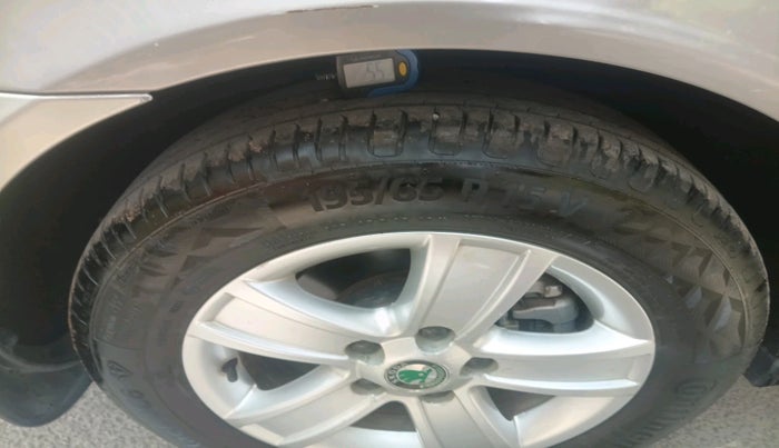 2011 Skoda Laura AMBIENTE 1.8 TSI, Petrol, Manual, 1,00,486 km, tyre