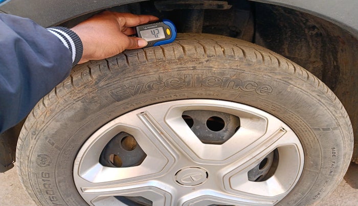 2021 Tata NEXON XMA SUNROOF PETROL, Petrol, Automatic, 25,820 km, tyre