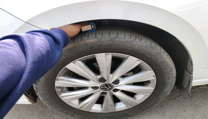 2023 Volkswagen VIRTUS HIGHLINE TSI 1.0 MT, Petrol, Manual, 37,717 km, tyre