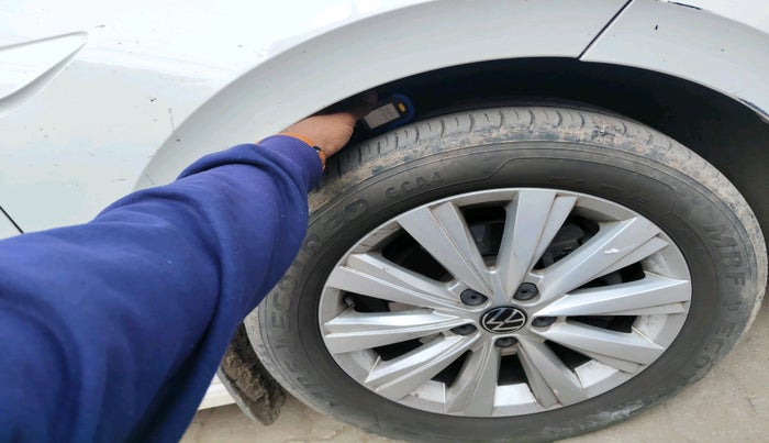 2023 Volkswagen VIRTUS HIGHLINE TSI 1.0 MT, Petrol, Manual, 37,717 km, tyre