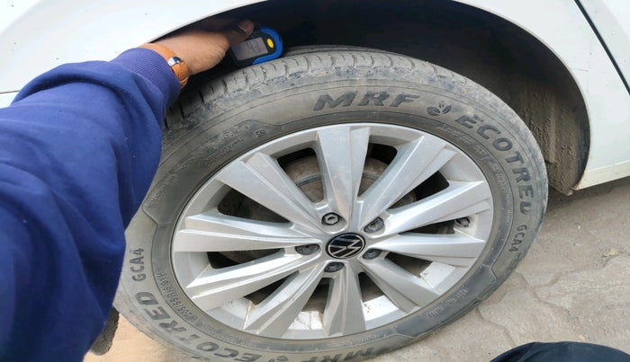 2023 Volkswagen VIRTUS HIGHLINE TSI 1.0 MT, Petrol, Manual, 37,717 km, tyre