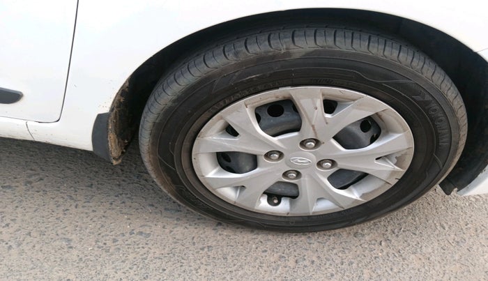 2016 Hyundai Grand i10 SPORTZ 1.1 CRDI, Diesel, Manual, 82,661 km, tyre