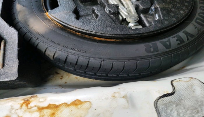 2019 Maruti Ciaz ALPHA 1.5 SHVS PETROL, Petrol, Manual, 67,497 km, tyre