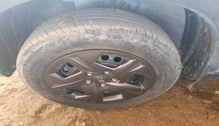 2023 Hyundai VENUE S 1.2, Petrol, Manual, 49,045 km, tyre