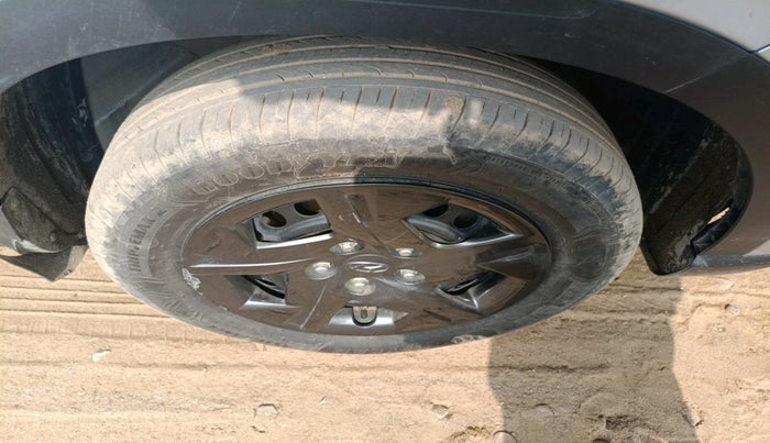 2023 Hyundai VENUE S 1.2, Petrol, Manual, 49,045 km, tyre