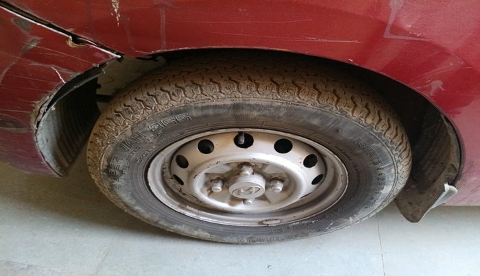 2011 Hyundai Eon MAGNA, Petrol, Manual, 28,225 km, tyre