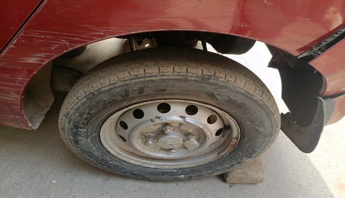 2011 Hyundai Eon MAGNA, Petrol, Manual, 28,225 km, tyre