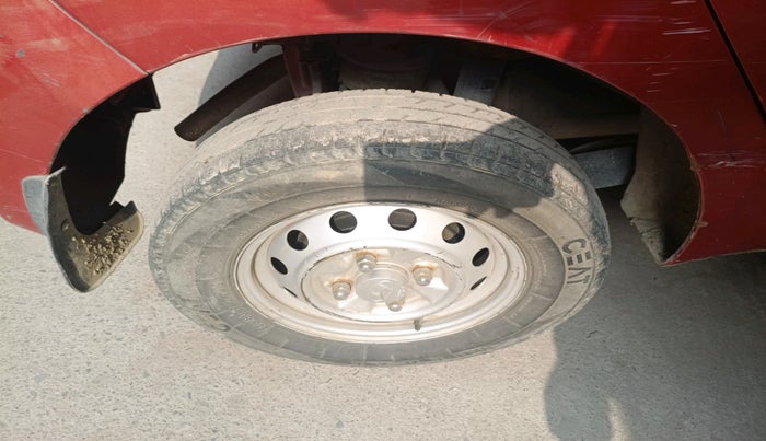 2011 Hyundai Eon MAGNA, Petrol, Manual, 28,225 km, tyre