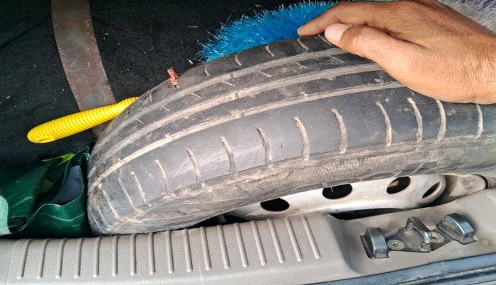 2014 Hyundai i10 MAGNA 1.1, Petrol, Manual, 1,66,091 km, tyre