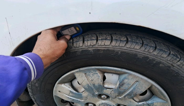 2014 Hyundai i10 MAGNA 1.1, Petrol, Manual, 1,66,091 km, tyre