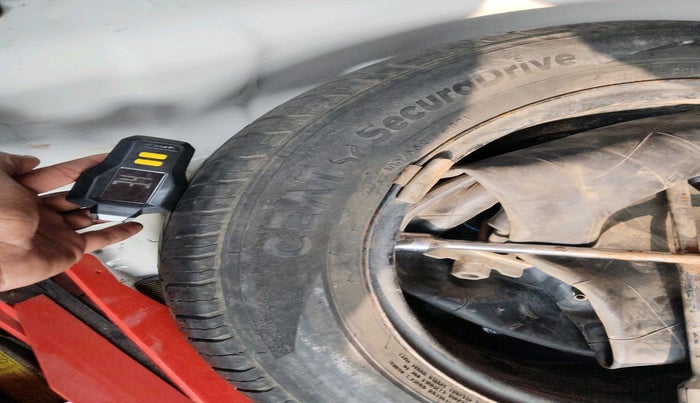 2014 Hyundai Verna FLUIDIC 1.6 CRDI SX, Diesel, Manual, 1,42,899 km, tyre