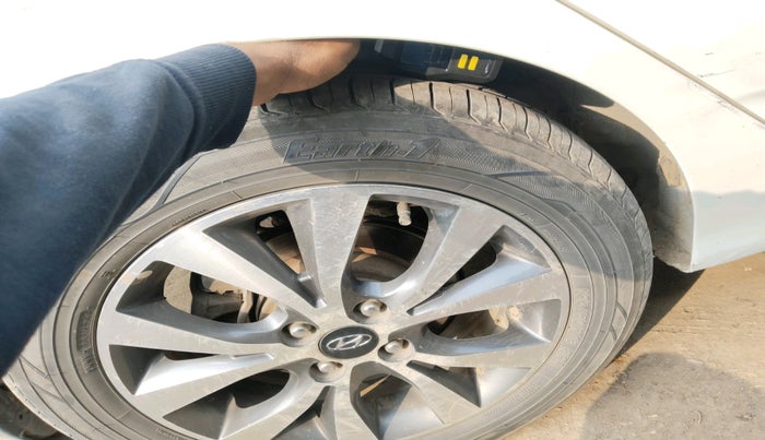 2014 Hyundai Verna FLUIDIC 1.6 CRDI SX, Diesel, Manual, 1,42,899 km, tyre