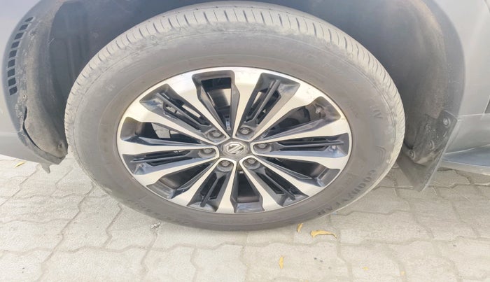 2022 MG GLOSTER SHARP 7 STR 2.0 TWIN TURBO 4WD, Diesel, Automatic, 1,20,410 km, tyre